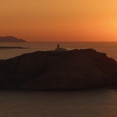 Phare de La Pietra au coucher de soleil l'Ile-Rousse
