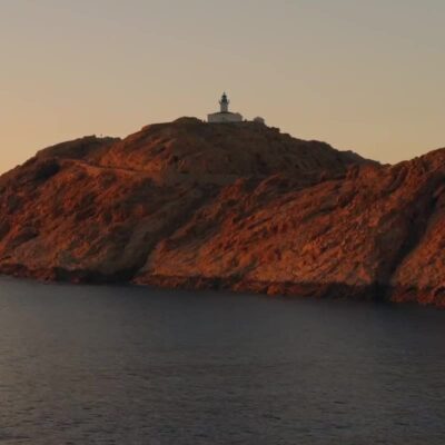 Phare de la Pietra au coucher de soleil l'Ile-Rousse