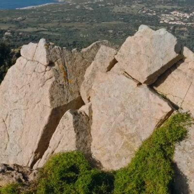 Montagne sur mer verticale