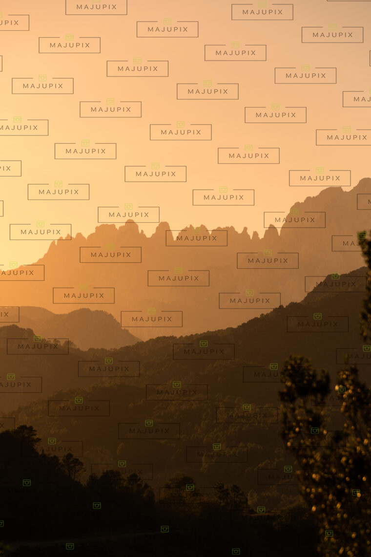 Les Aiguilles de Bavella au coucher de soleil