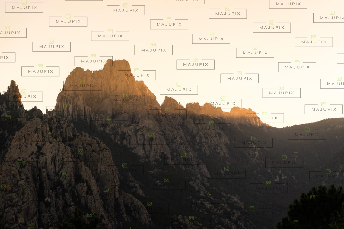 Les Aiguilles de Bavella au coucher de soleil