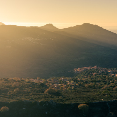Aregno au coucher de soleil