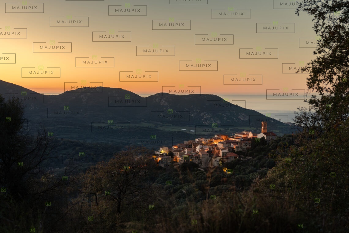 Aregno au coucher de soleil