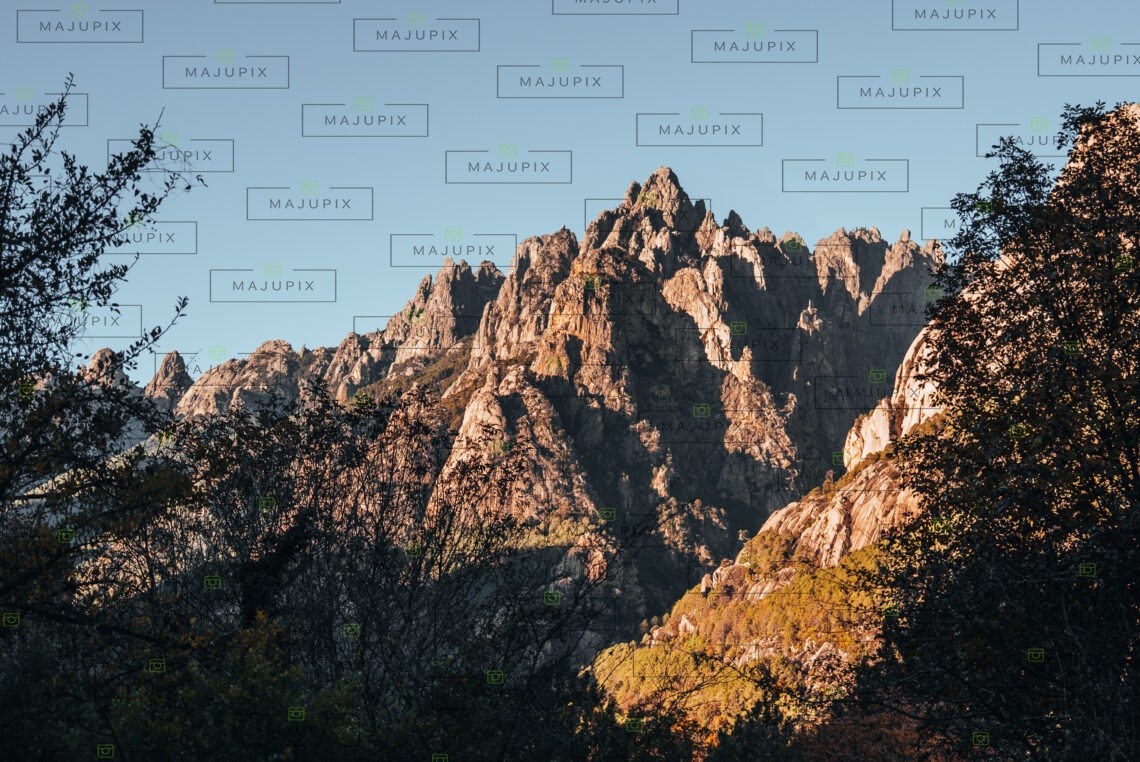 Les Aiguilles de Bavella au lever de soleil