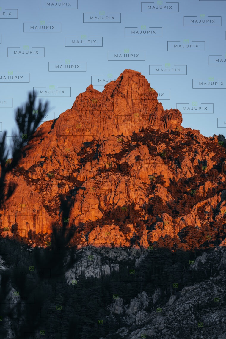 Les Aiguilles de Bavella au lever de soleil