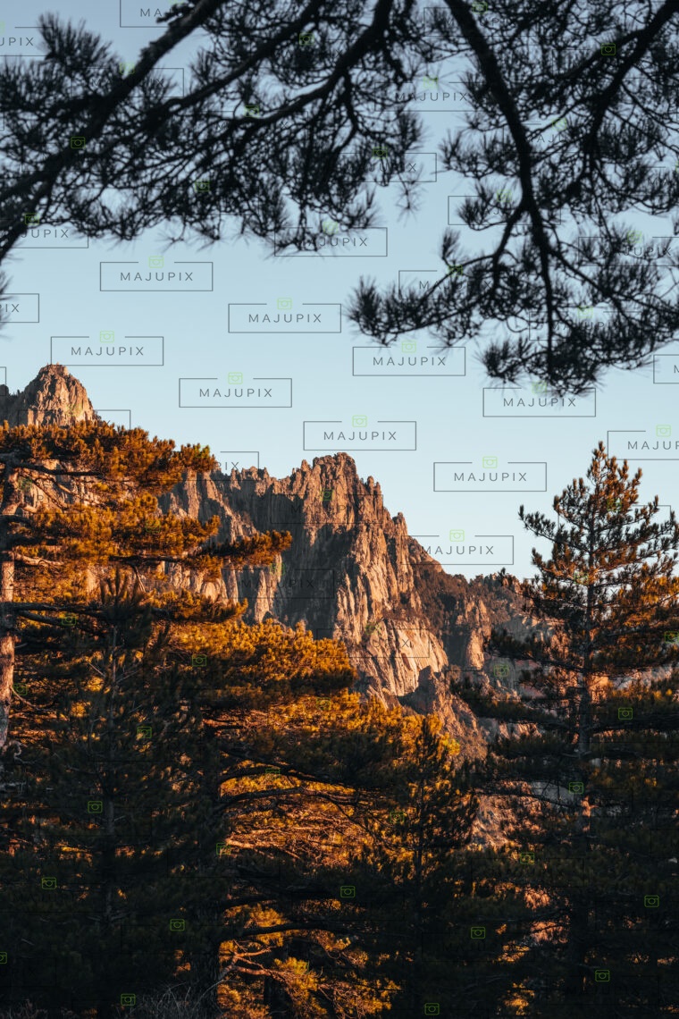 Les Aiguilles de Bavella au lever de soleil
