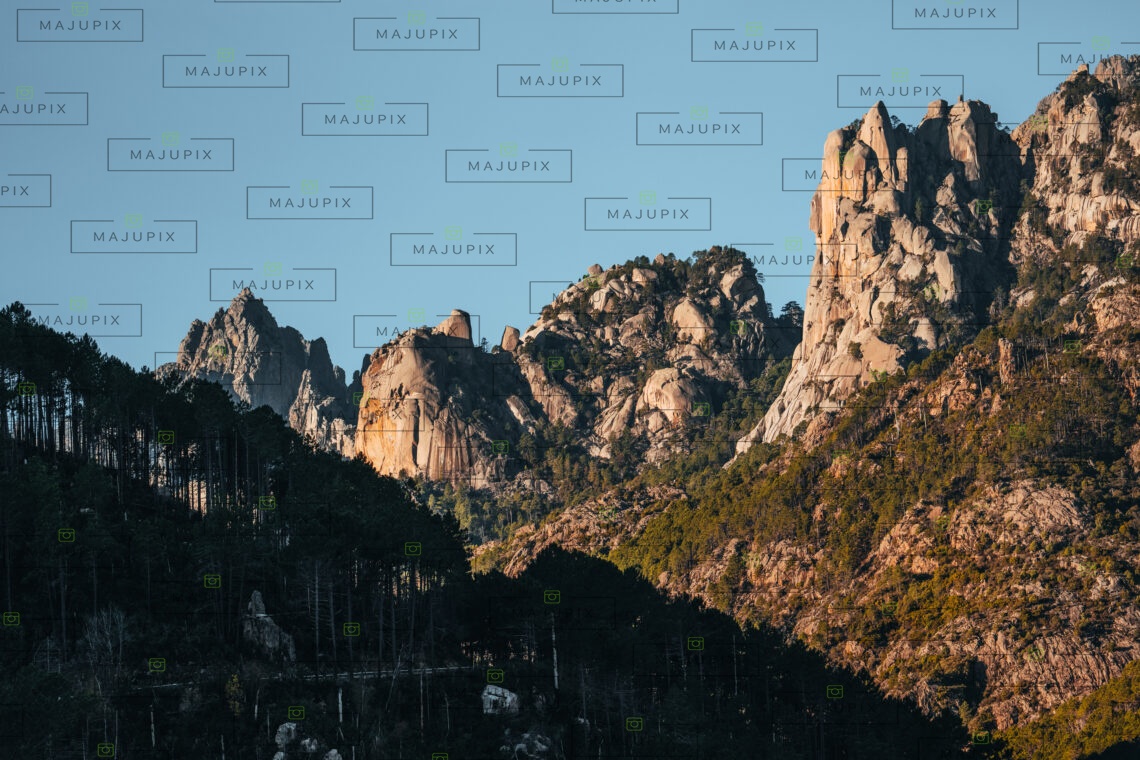 Les Aiguilles de Bavella au lever de soleil