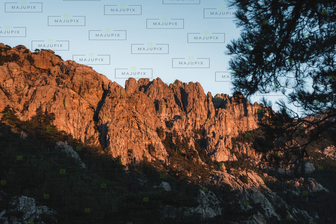 Les Aiguilles de Bavella au lever de soleil