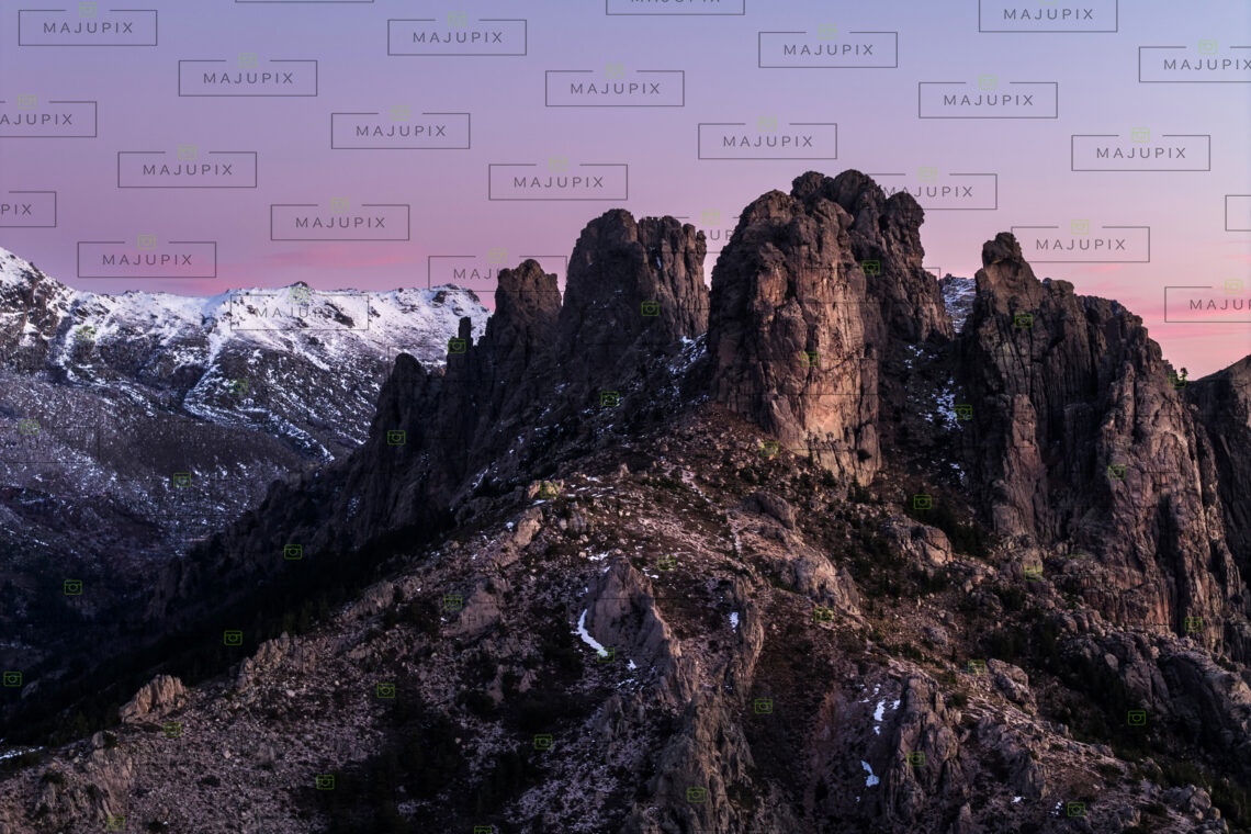 Les Aiguilles de Bavella au lever de soleil drone