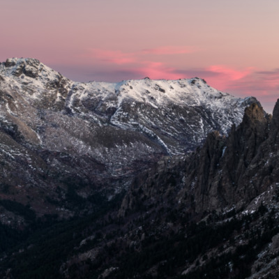 Les Aiguilles de Bavella au lever de soleil drone