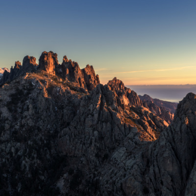 Les Aiguilles de Bavella au lever de soleil drone