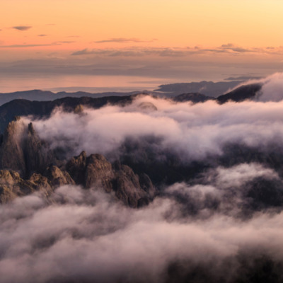 Les Aiguilles de Bavella au coucher de soleil drone