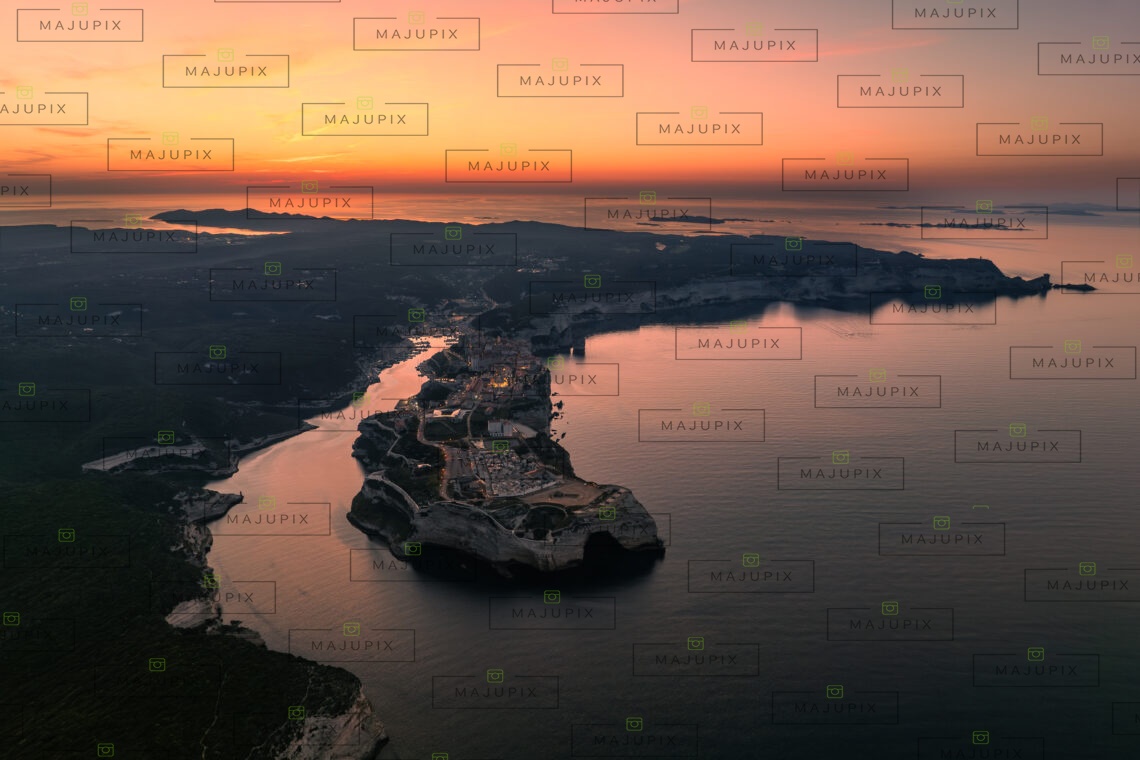 Bonifacio au lever de soleil drone