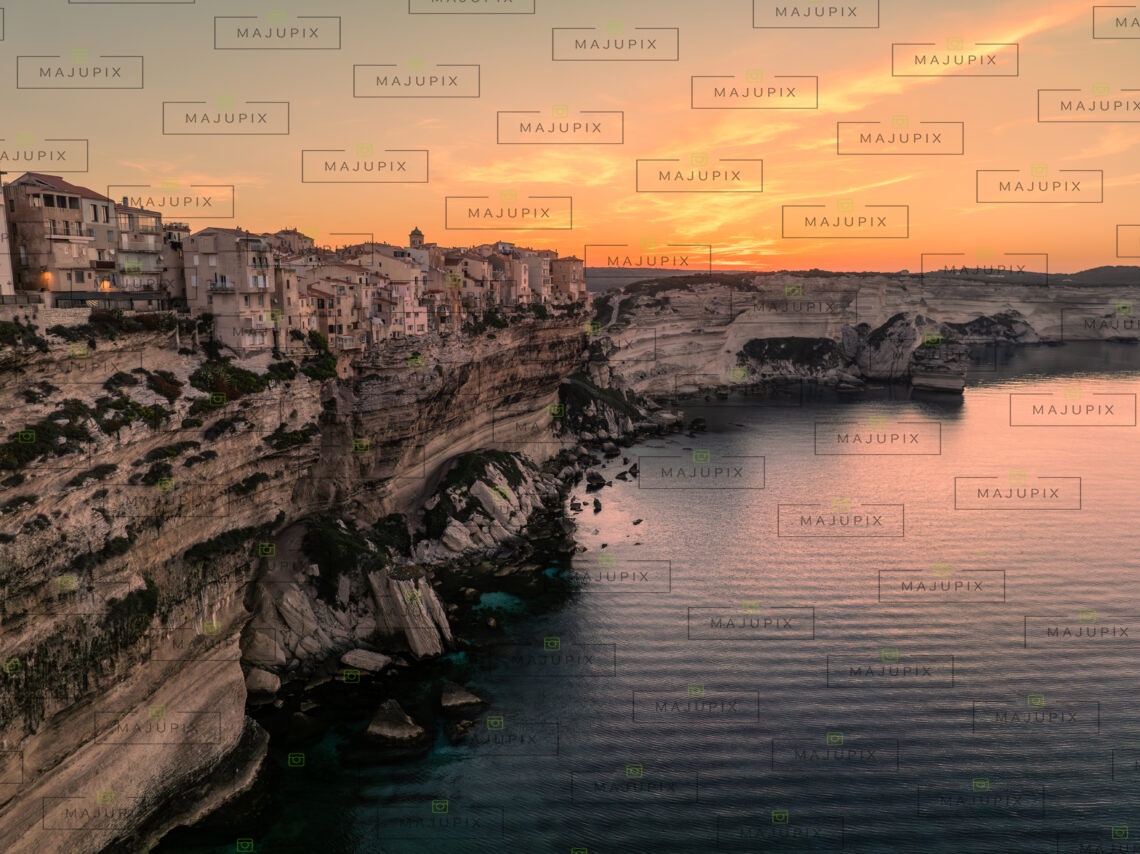 Bonifacio au lever de soleil drone