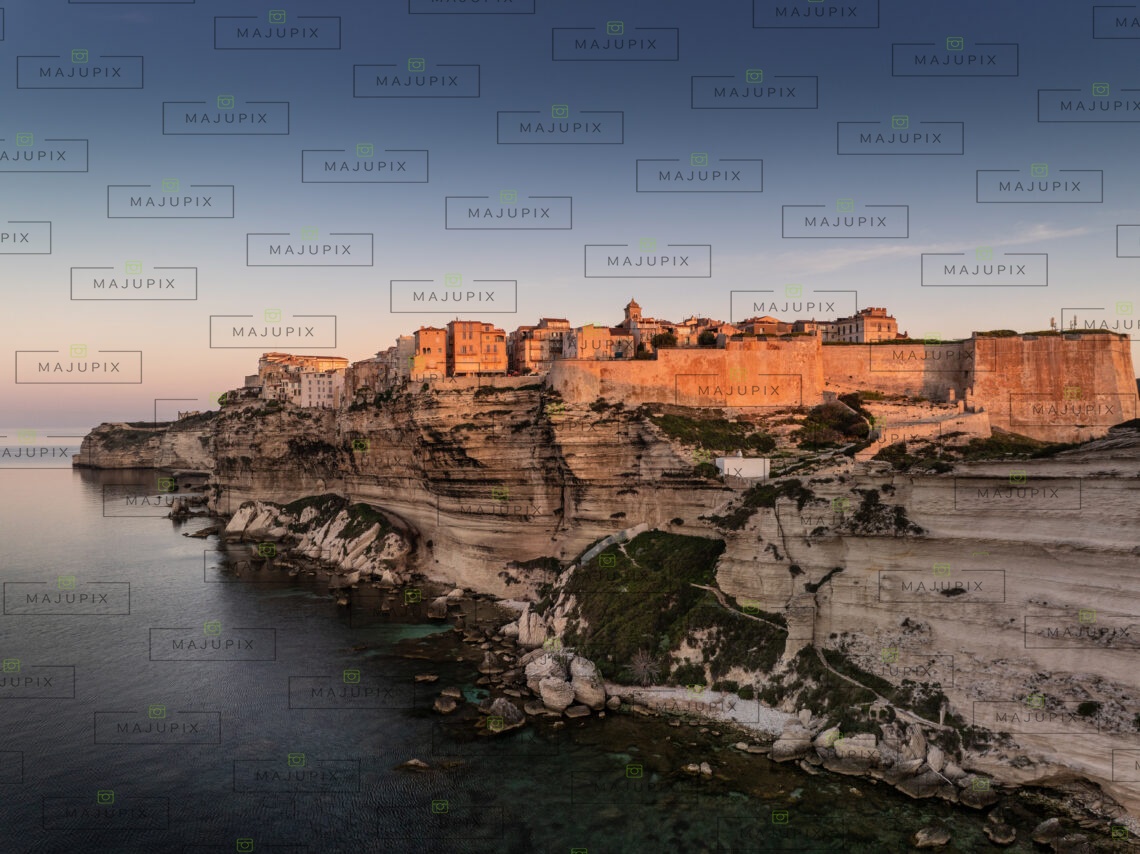 Bonifacio au lever de soleil drone