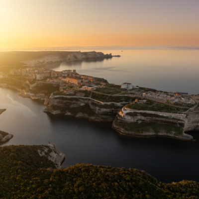Bonifacio au lever de soleil drone