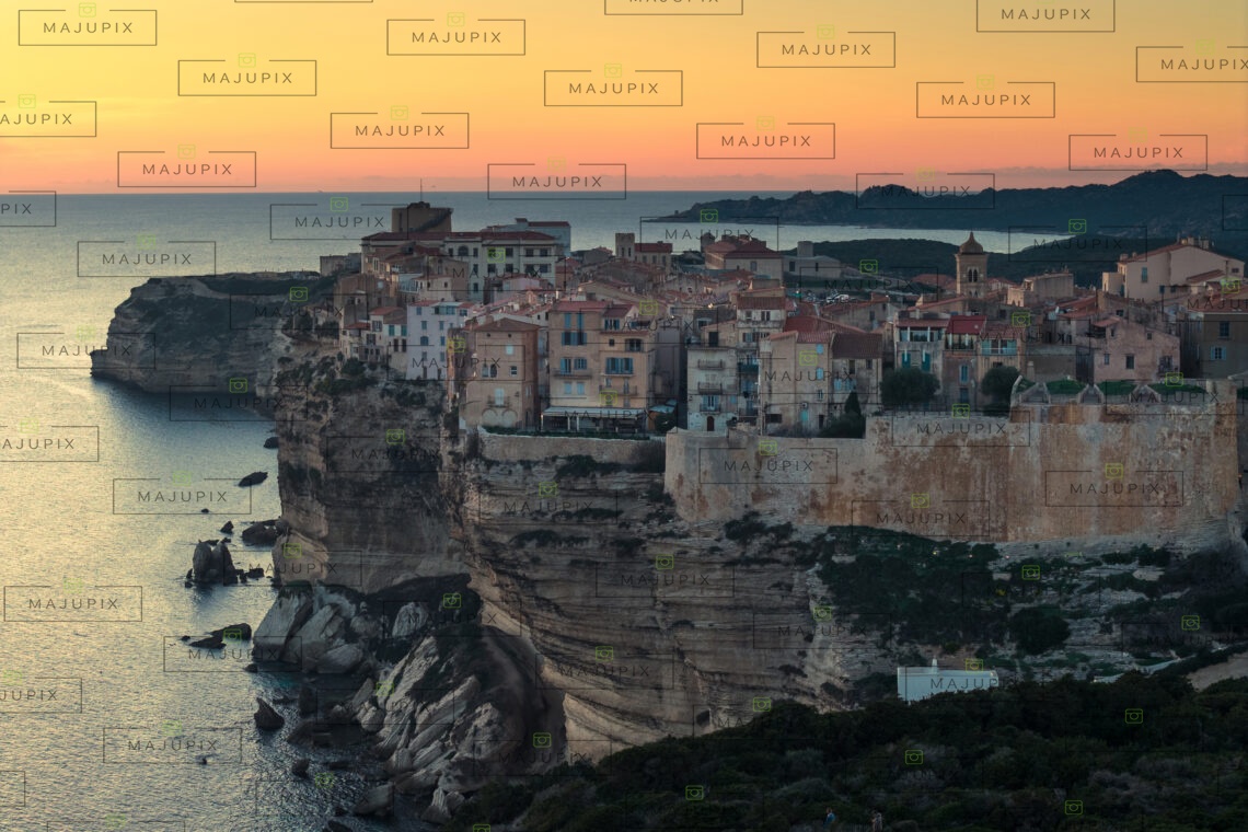 Bonifacio au coucher de soleil drone