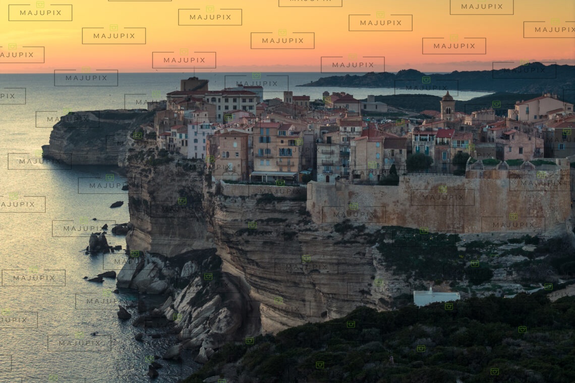 Bonifacio au coucher de soleil drone