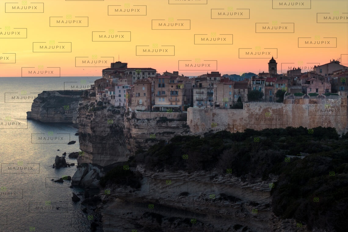 Bonifacio au coucher de soleil drone