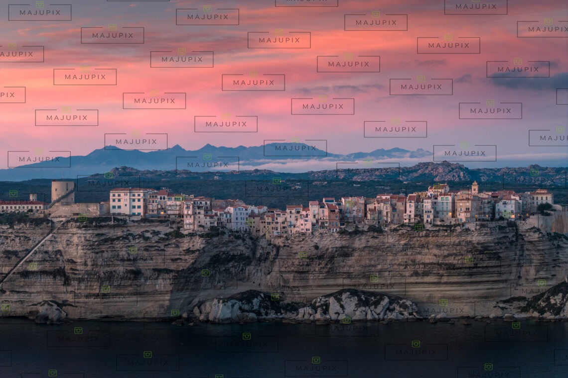 Bonifacio au coucher de soleil drone