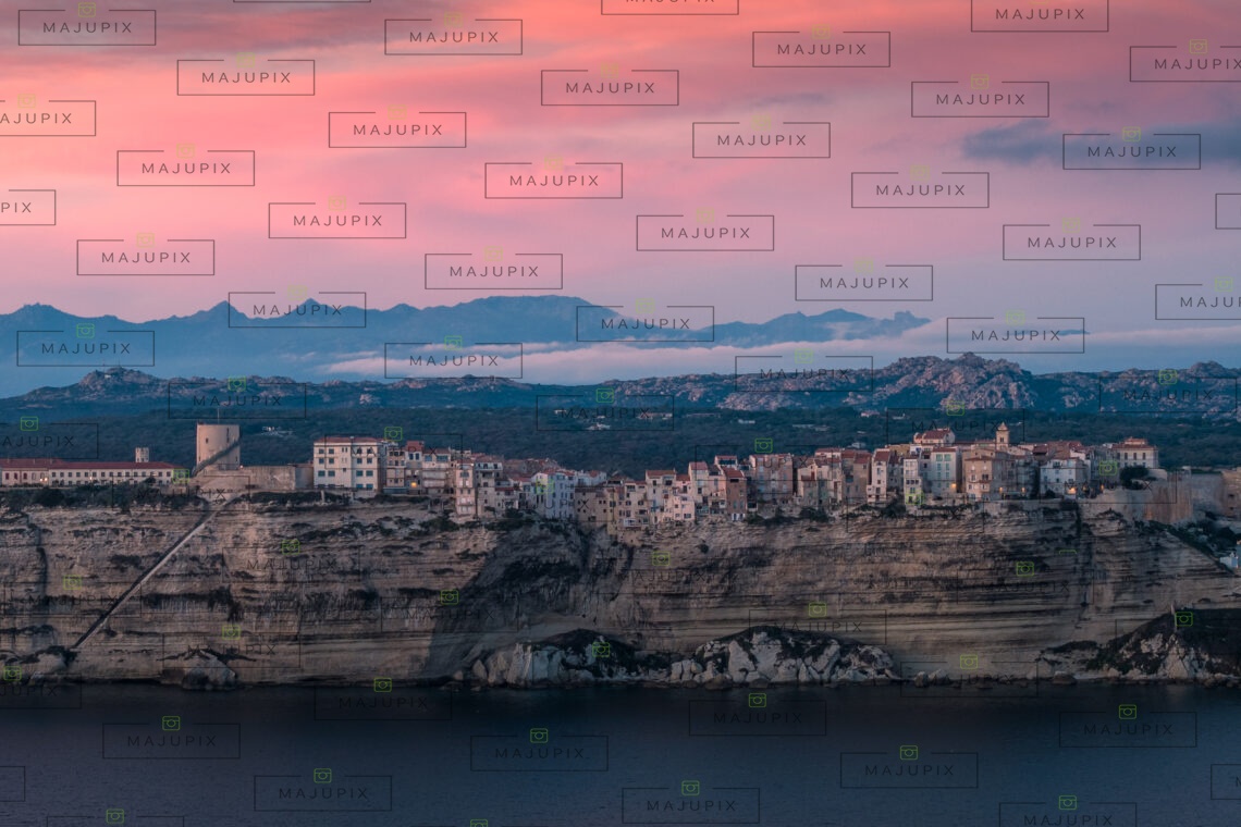 Bonifacio au coucher de soleil drone