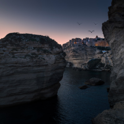 Falaises de Bonifacio au coucher de soleil drone