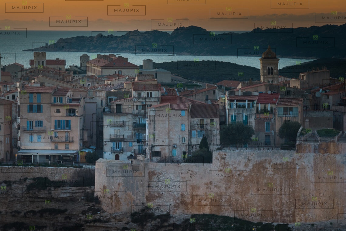 Bonifacio au coucher de soleil drone