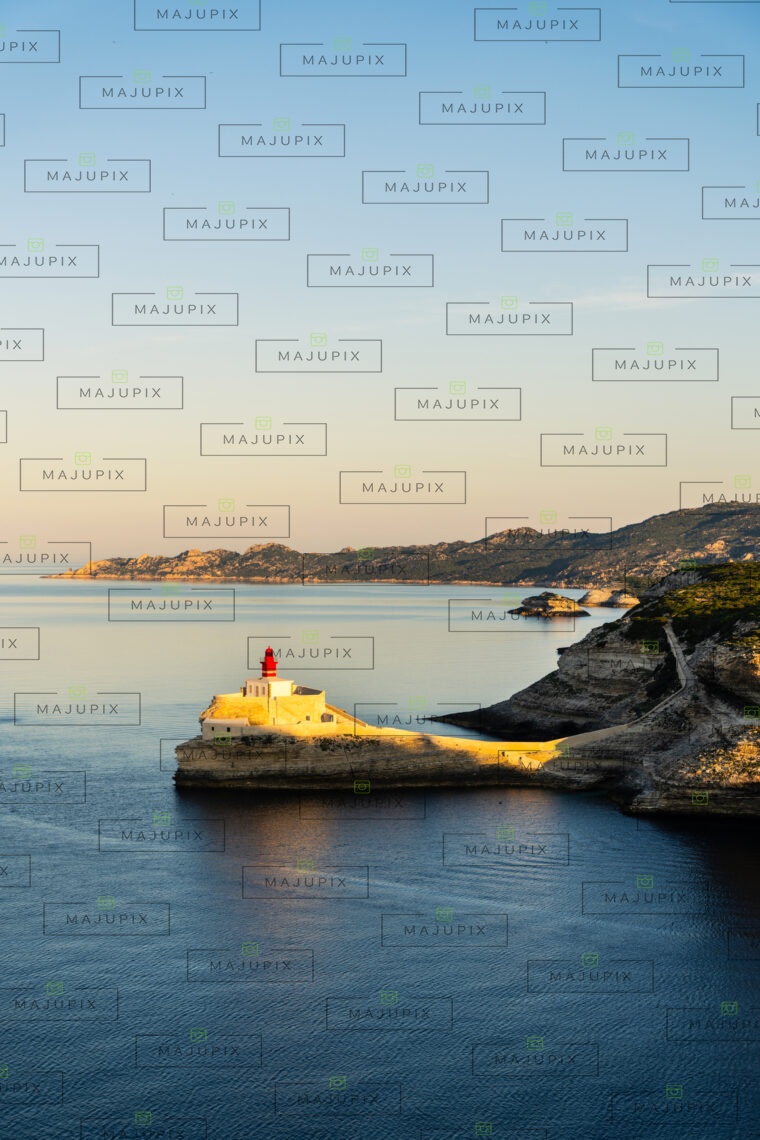 Phare de La Madonetta au lever de soleil Bonifacio
