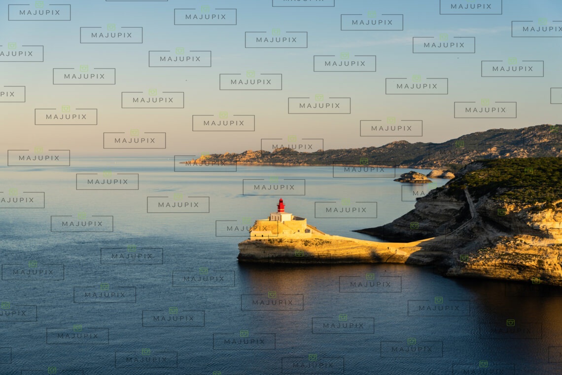 Phare de La Madonetta au lever de soleil Bonifacio