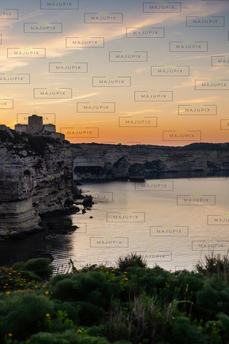 Falaises de Bonifacio au lever de soleil
