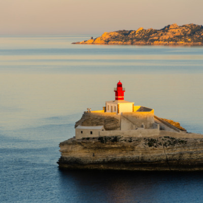 Phare de La Madonetta au lever de soleil Bonifacio