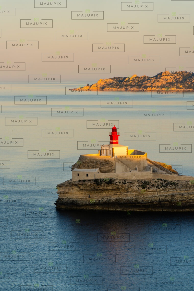 Phare de La Madonetta au lever de soleil Bonifacio