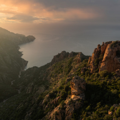 Calanques de Piana au coucher de soleil drone