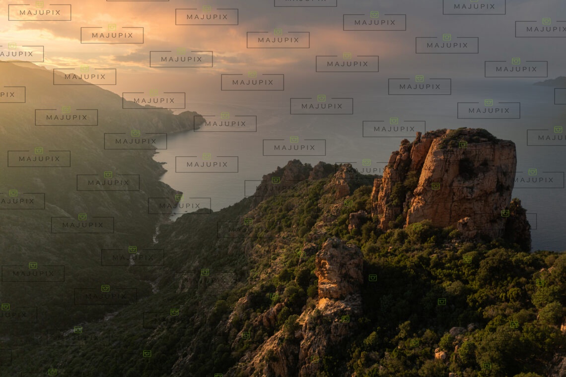Calanques de Piana au coucher de soleil drone