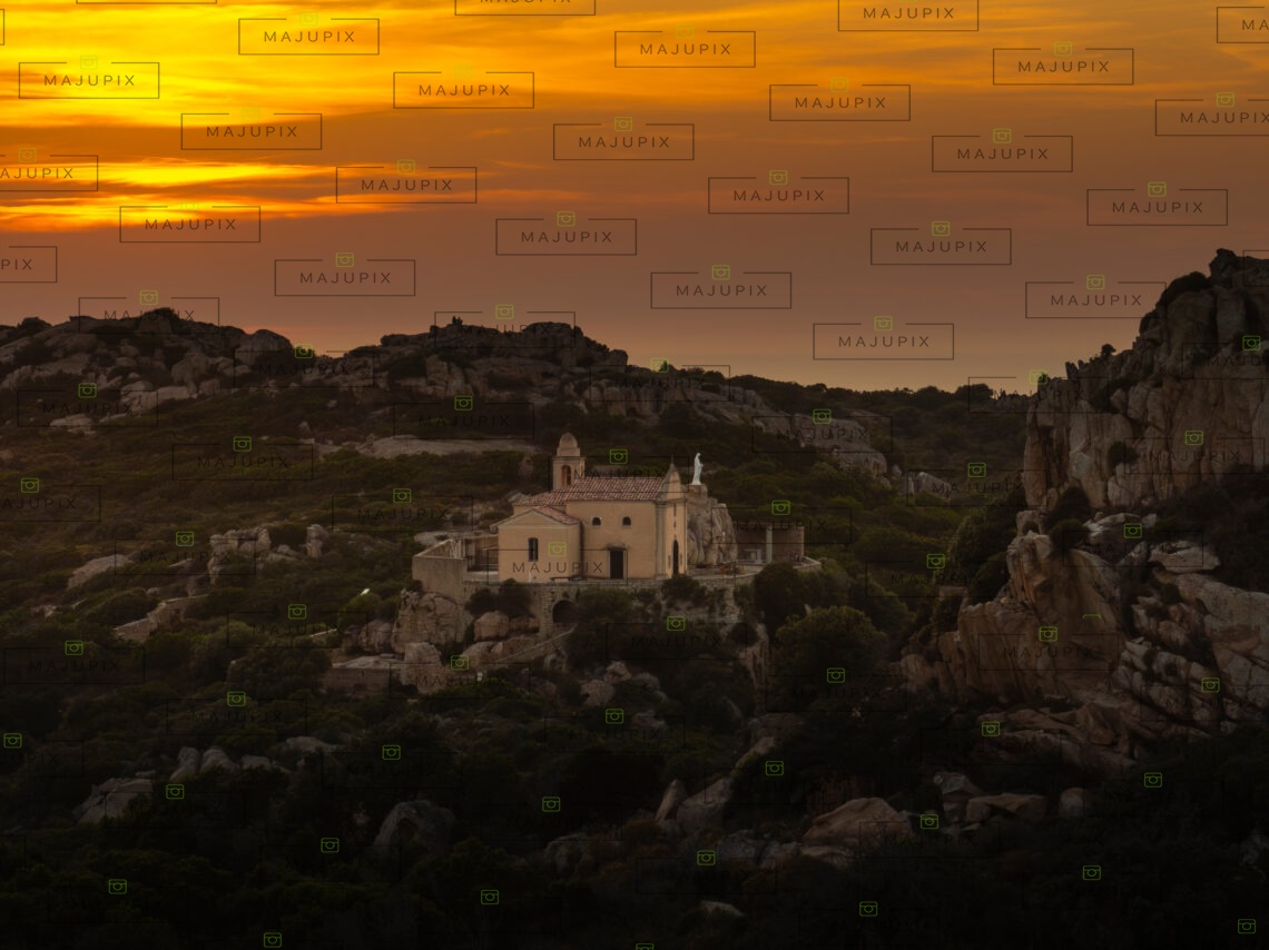 Notre Dame de la Serra au coucher de soleil