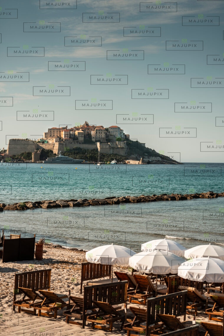 Plage et citadelle de Calvi
