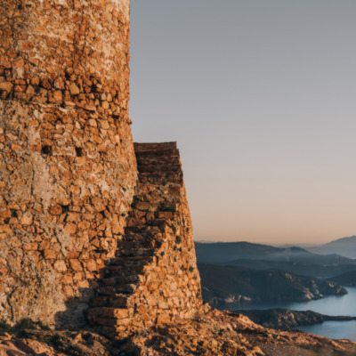 Tour génoise de Capo Rosso au coucher de soleil