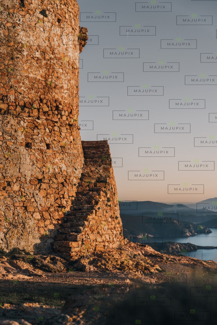 Tour génoise de Capo Rosso au coucher de soleil
