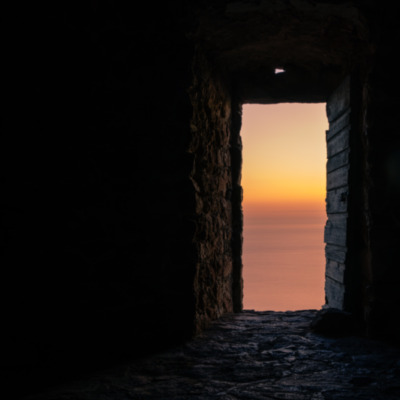 Tour génoise de Capo Rosso au coucher de soleil