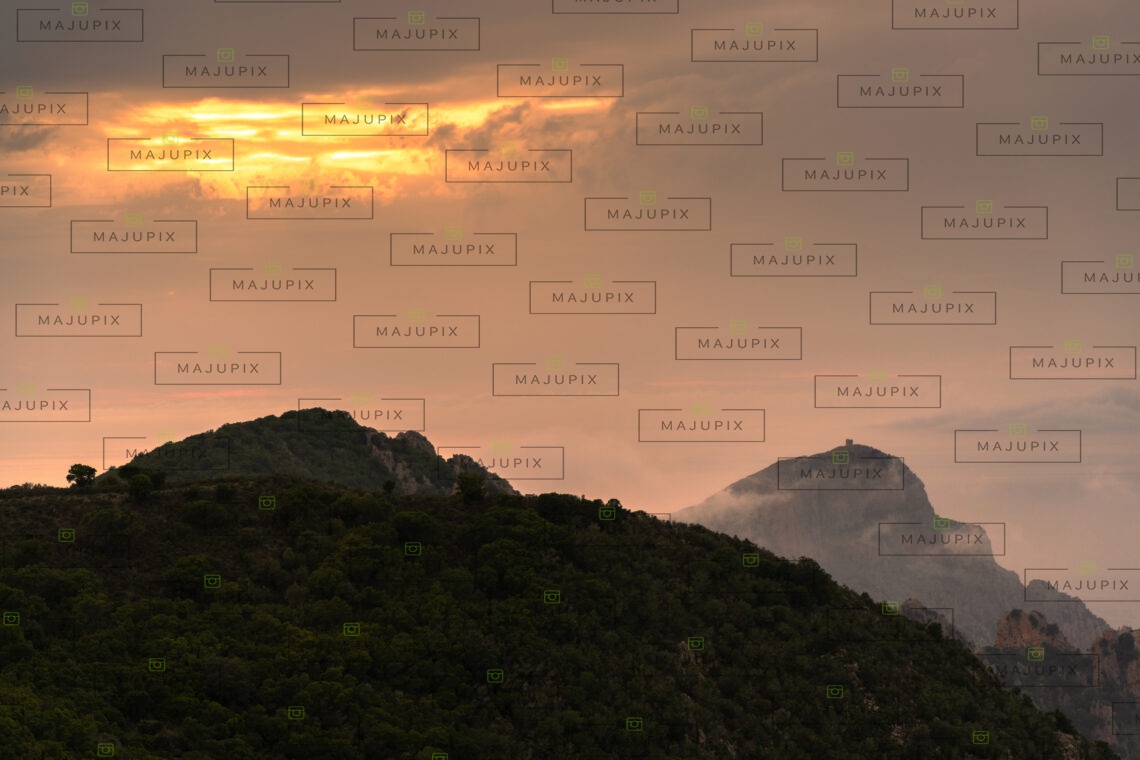 Capo Rosso au coucher de soleil