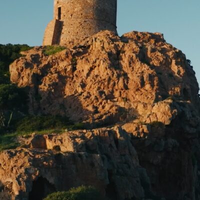 Tour génoise de Capo Rosso au coucher de soleil