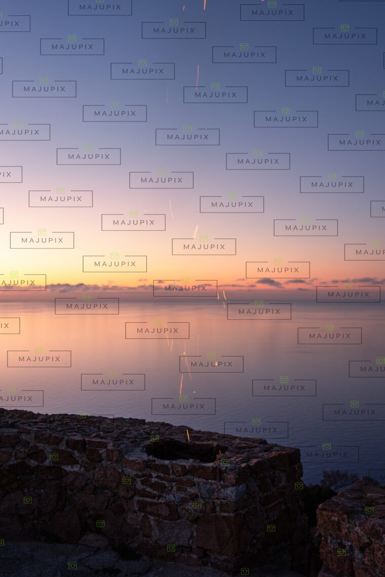 Tour génoise de Capo Rosso au coucher de soleil drone