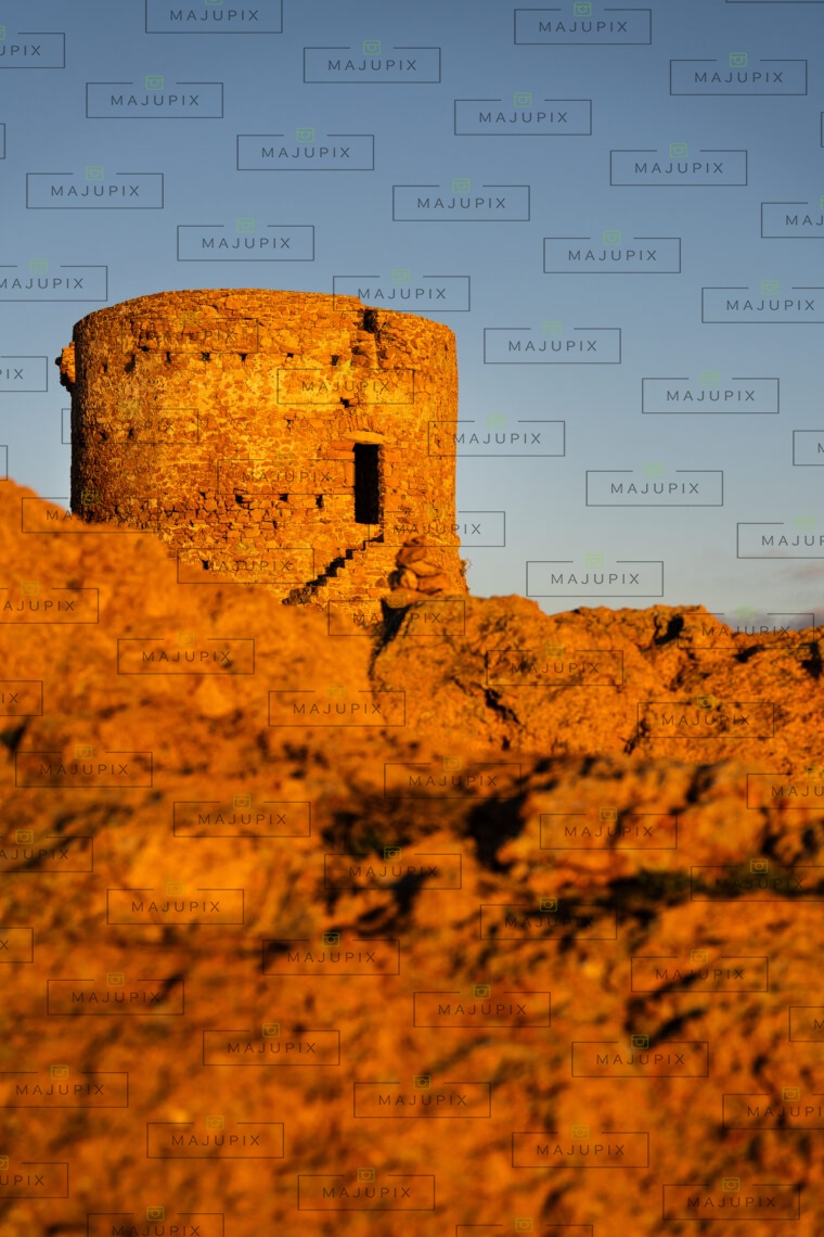 Tour génoise de Capo Rosso au coucher de soleil