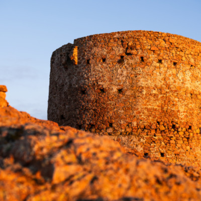 Tour génoise de Capo Rosso au coucher de soleil