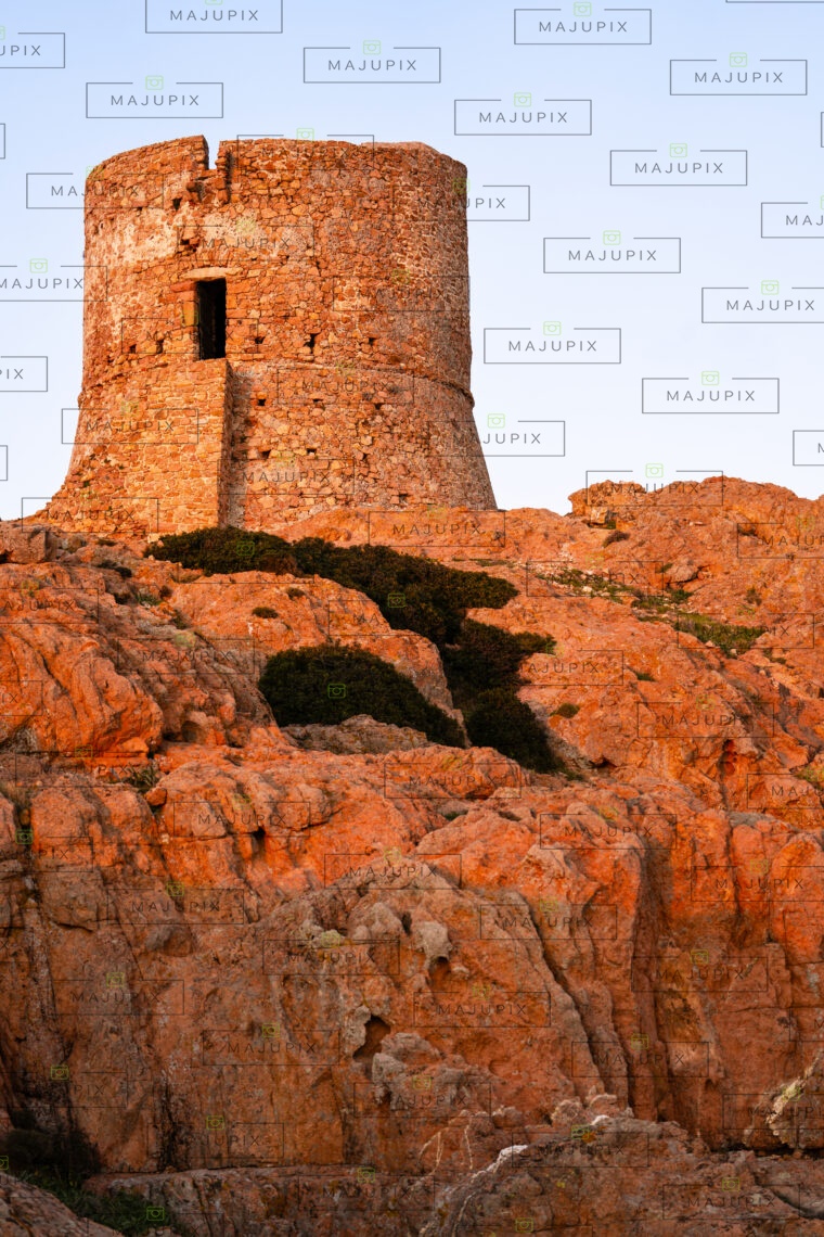 Tour génoise de Capo Rosso au coucher de soleil
