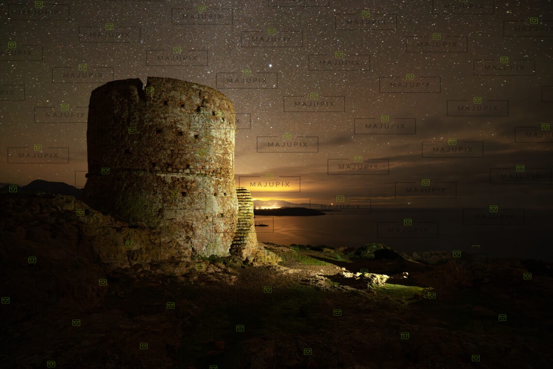 Tour génoise de Capo Rosso la nuit