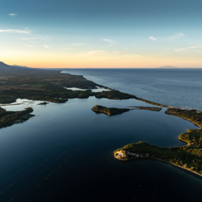 Etang de Diana au coucher du soleil drone