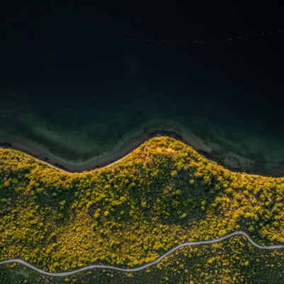 Etang de Diana au coucher de soleil drone