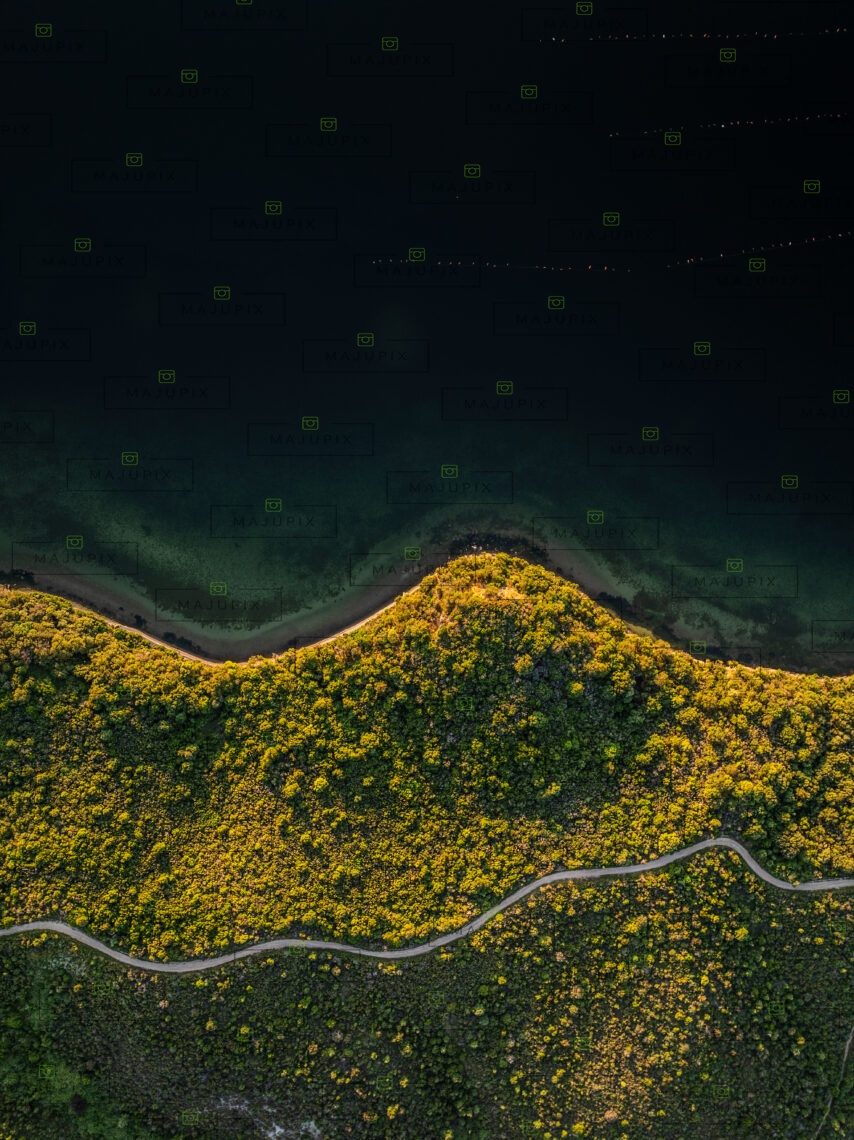 Etang de Diana au coucher de soleil drone