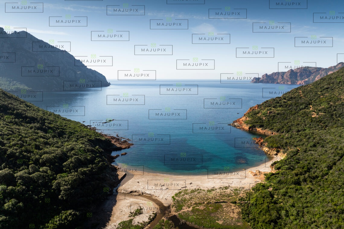 Plage de Tuara Girolata drone